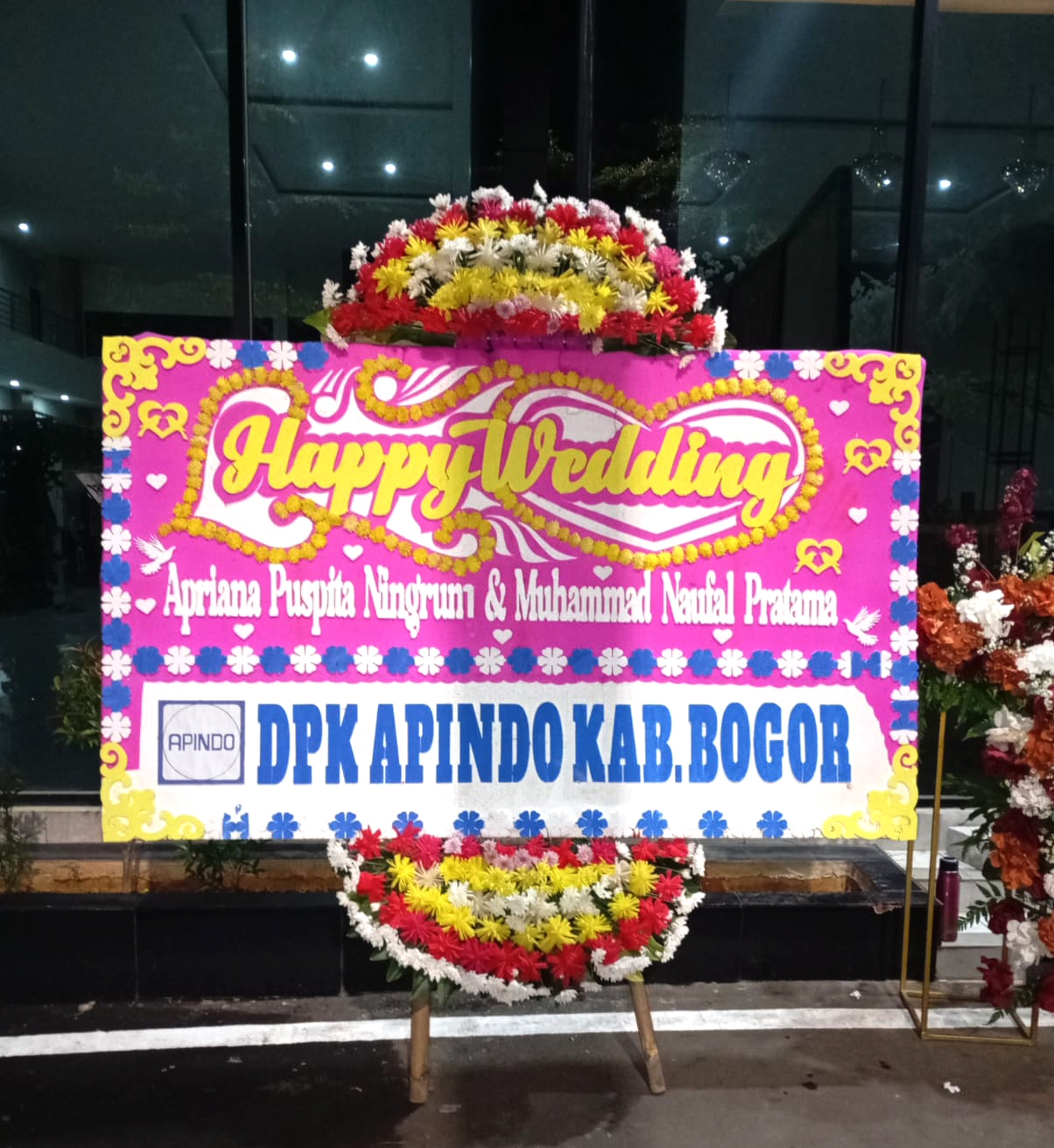 Menghadiri Acara Resepsi Pernikahan Putra Putri Ibu Ning Wahyu, Ketua DPP APINDO Provinsi Jawa Barat.